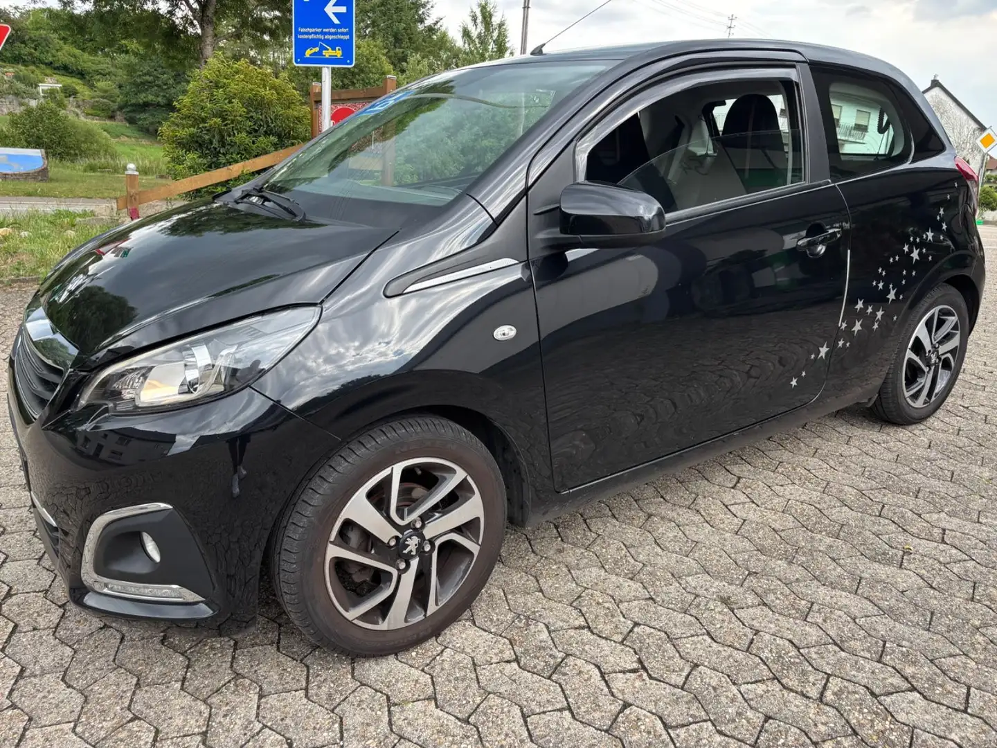 Peugeot 108 Allure*1 HAND*KLIMA*TEMPOMAT*TÜV NEU* Schwarz - 2