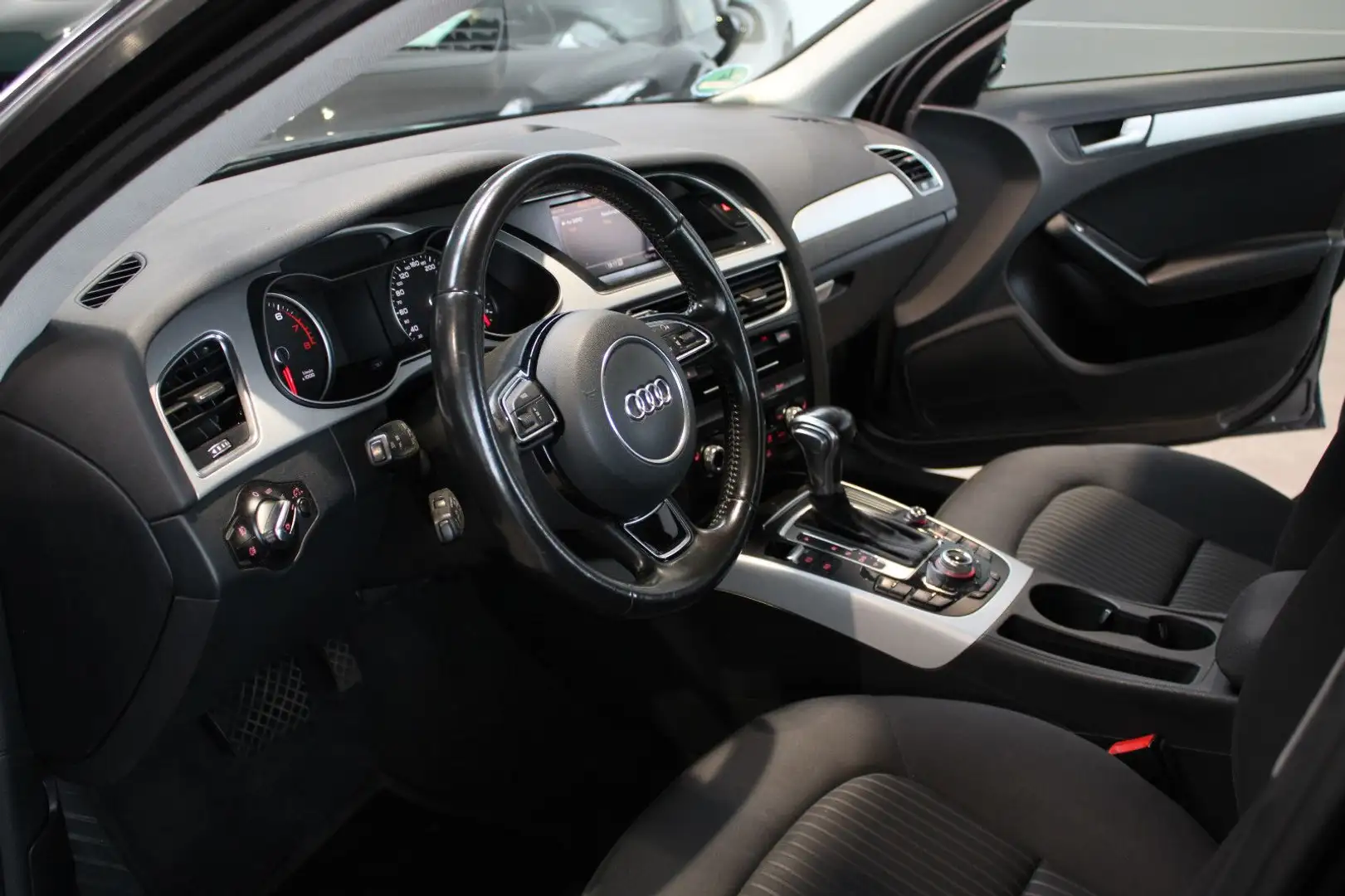 Audi A4 AVANT 1.8 TFSI AUTOMATIK *S LINE* & EXTRA`S Grau - 2