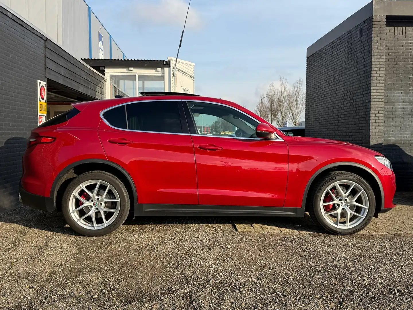 Alfa Romeo Stelvio 2.0 T AWD Super | Pano | Sportstoelen | Memory Rood - 2
