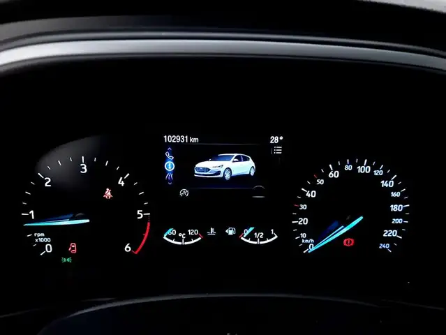 Ford Focus view 12