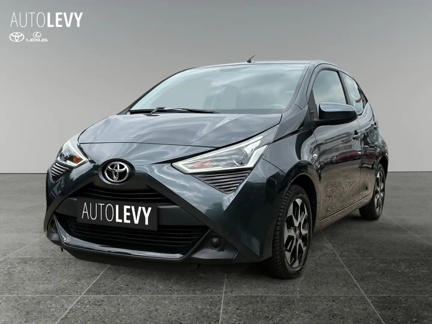 Toyota Aygo X -Plore Grau - 2