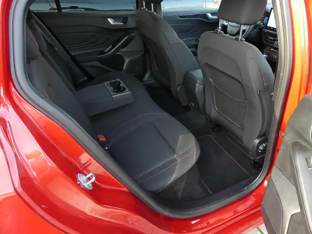 Ford Focus view 15