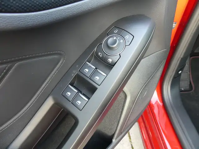 Ford Focus view 6