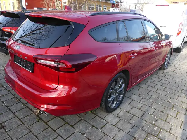 Ford Focus view 3