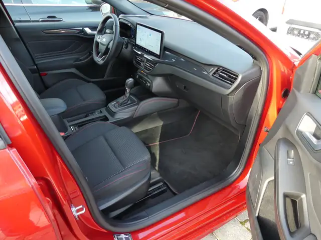 Ford Focus view 14