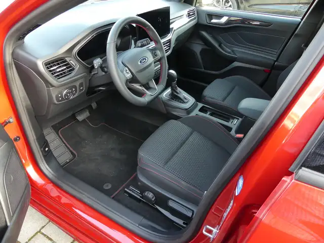 Ford Focus view 5