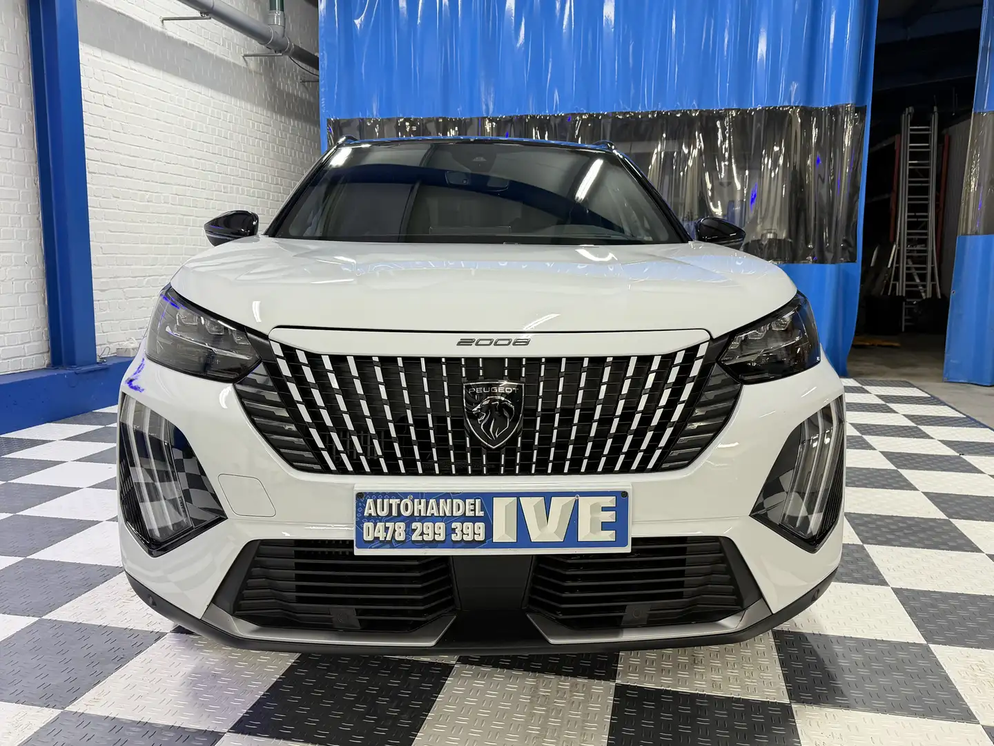 Peugeot 2008 2008 PureTech 130 EAT8 **GT** Schwarz - 2