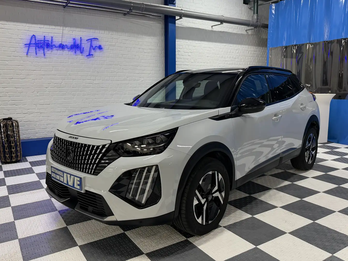 Peugeot 2008 2008 PureTech 130 EAT8 **GT** Schwarz - 1