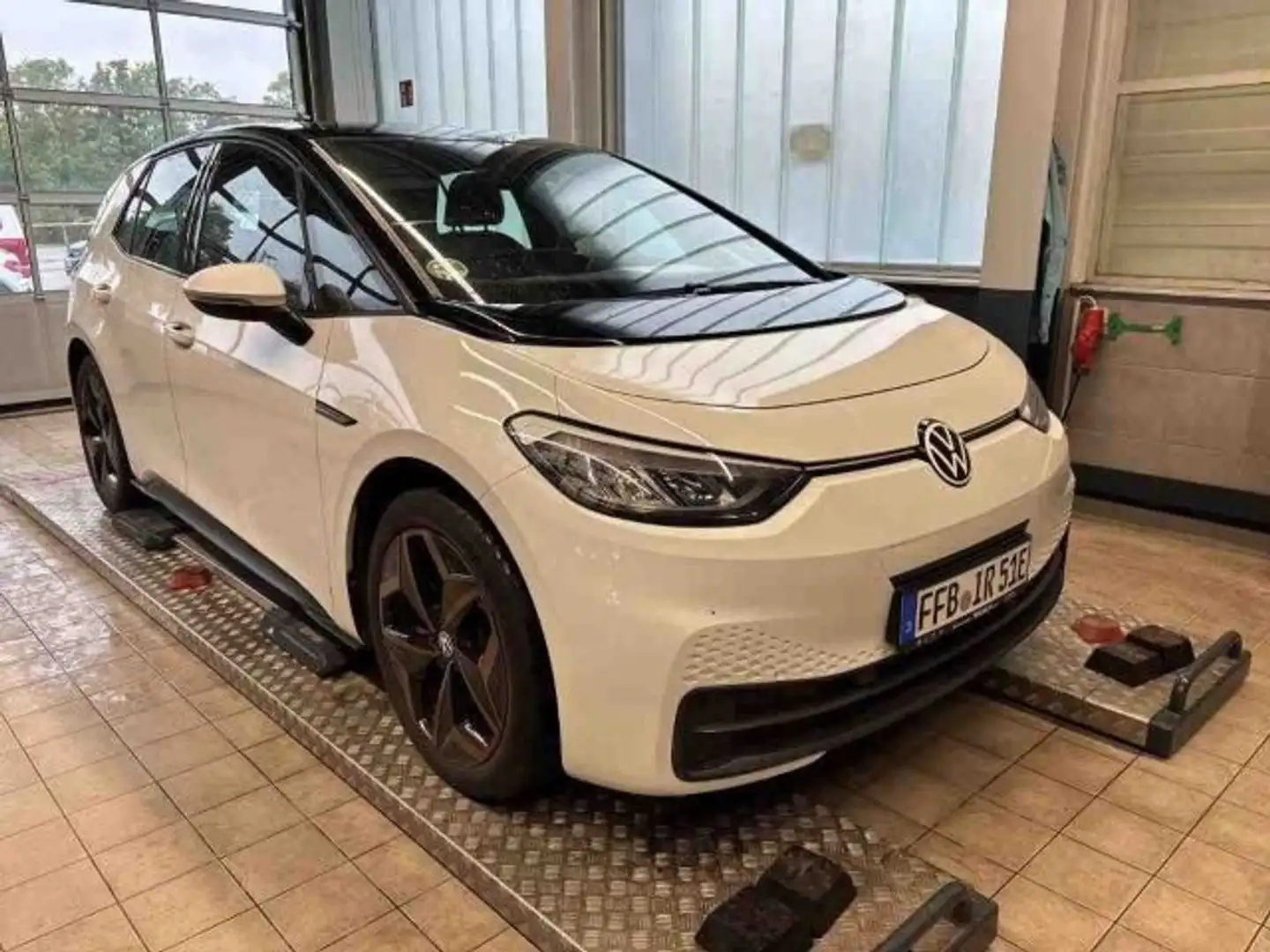 Volkswagen ID.3 110kW City PERFORMANCE LED+NAVI+ACC+SHZ+19Z Weiß - 2