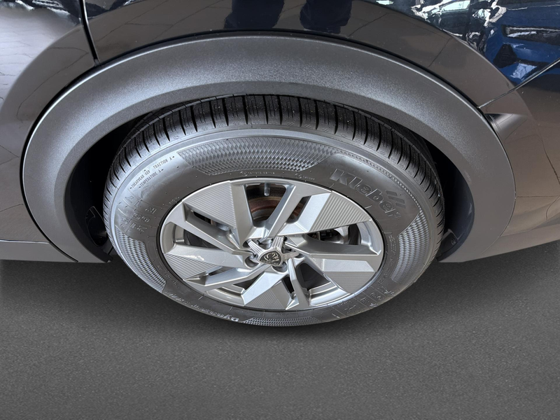 Peugeot 408 1.6 HYbrid Allure Pack 180 EAT8 — photo 11