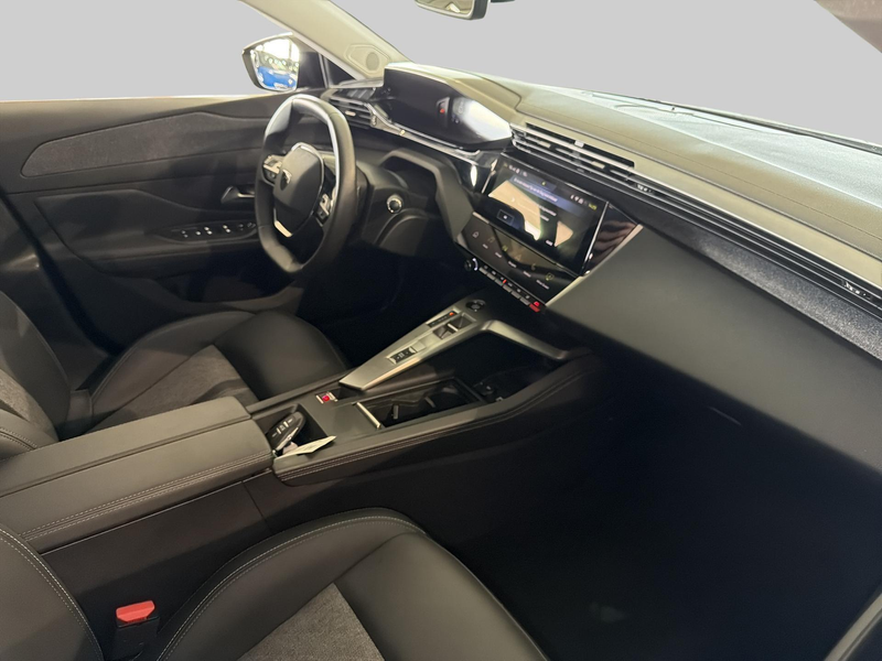 Peugeot 408 1.6 HYbrid Allure Pack 180 EAT8 — photo 13
