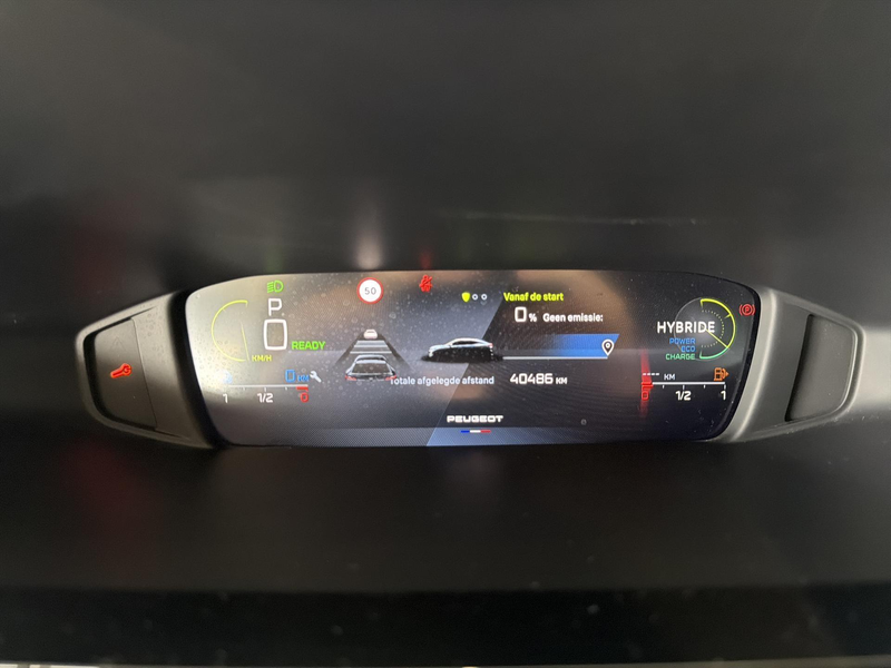 Peugeot 408 1.6 HYbrid Allure Pack 180 EAT8 — photo 15