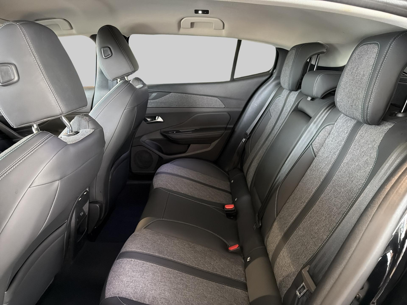 Peugeot 408 1.6 HYbrid Allure Pack 180 EAT8 — photo 6