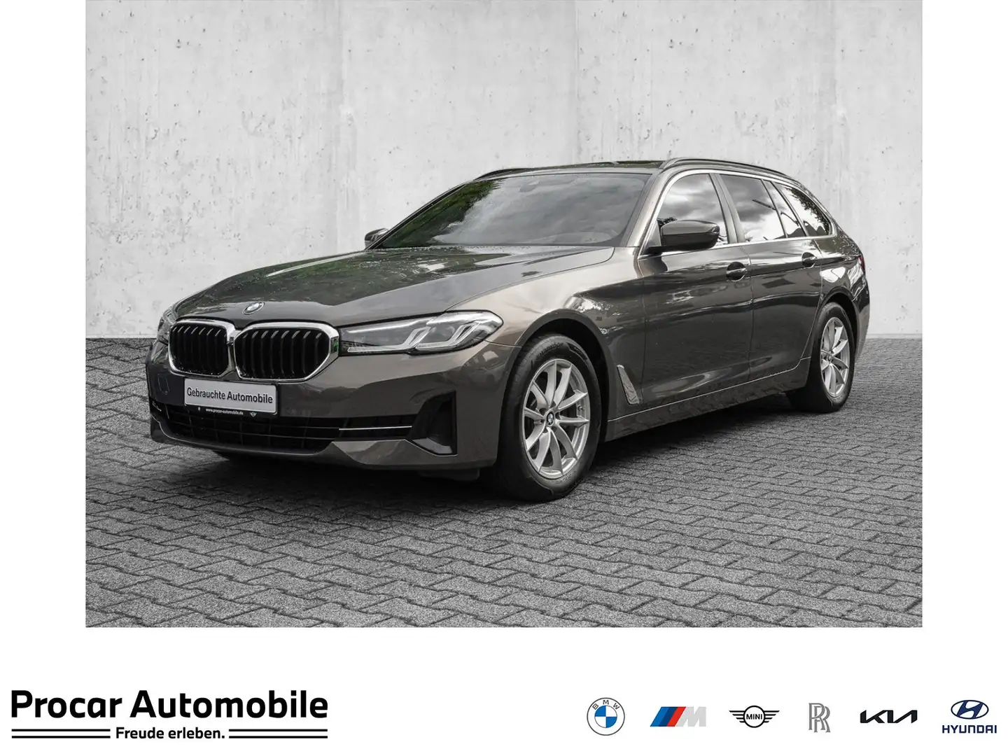 BMW 520 d xDrive Touring Auf. HUD PANO AHK RFK NAVI LED Grau - 1