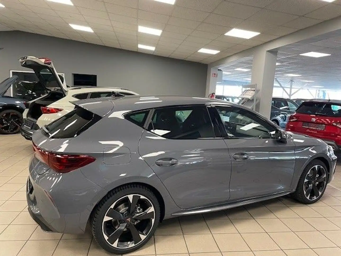 CUPRA Leon 1.5 E-HYBRID 150KW DSG Grau - 2