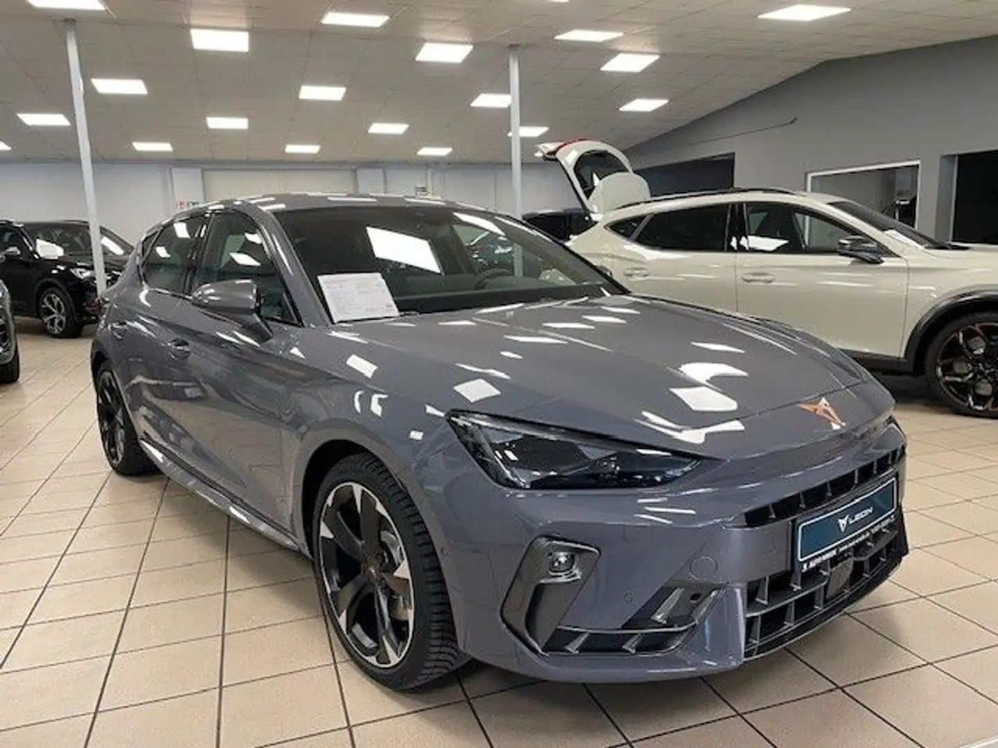 CUPRA Leon 1.5 E-HYBRID 150KW DSG Grau - 1