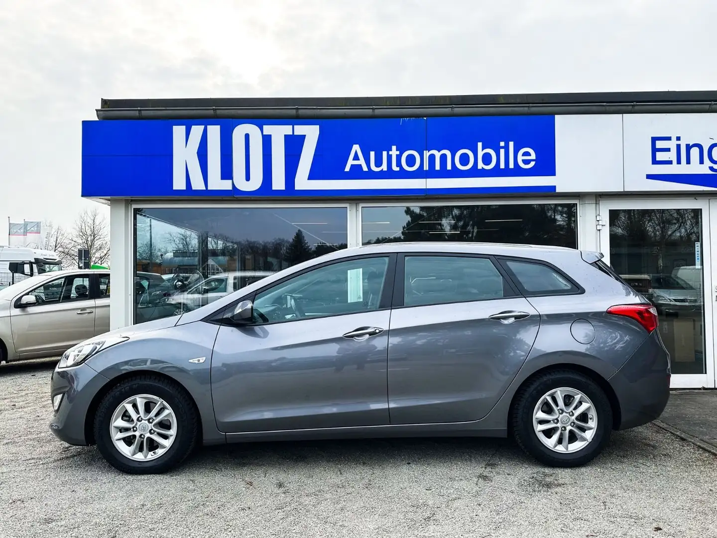 Hyundai i30 CW-Automatik-1.Hand Grau - 2