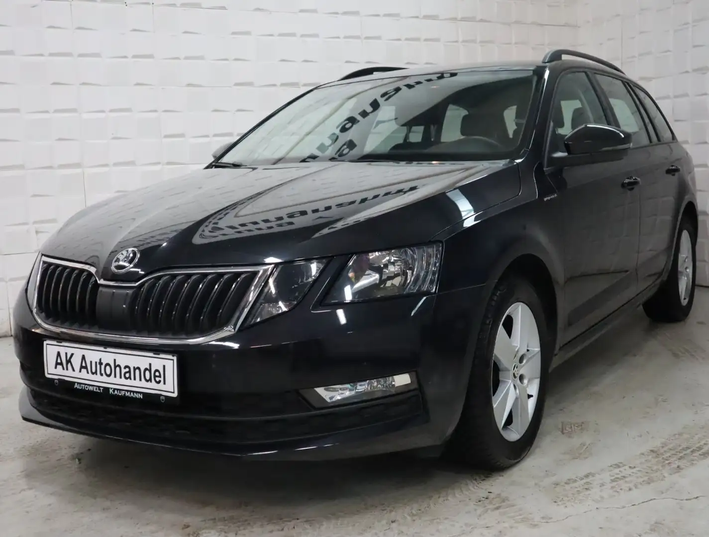 Skoda Octavia Combi Ambition Autoatik Temomat Klima Noir - 1
