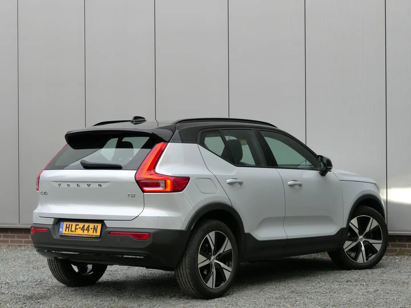 Volvo XC40 T2 AUT R-Design 12 MND garantie Navi / Stuur- en s Grijs - 2