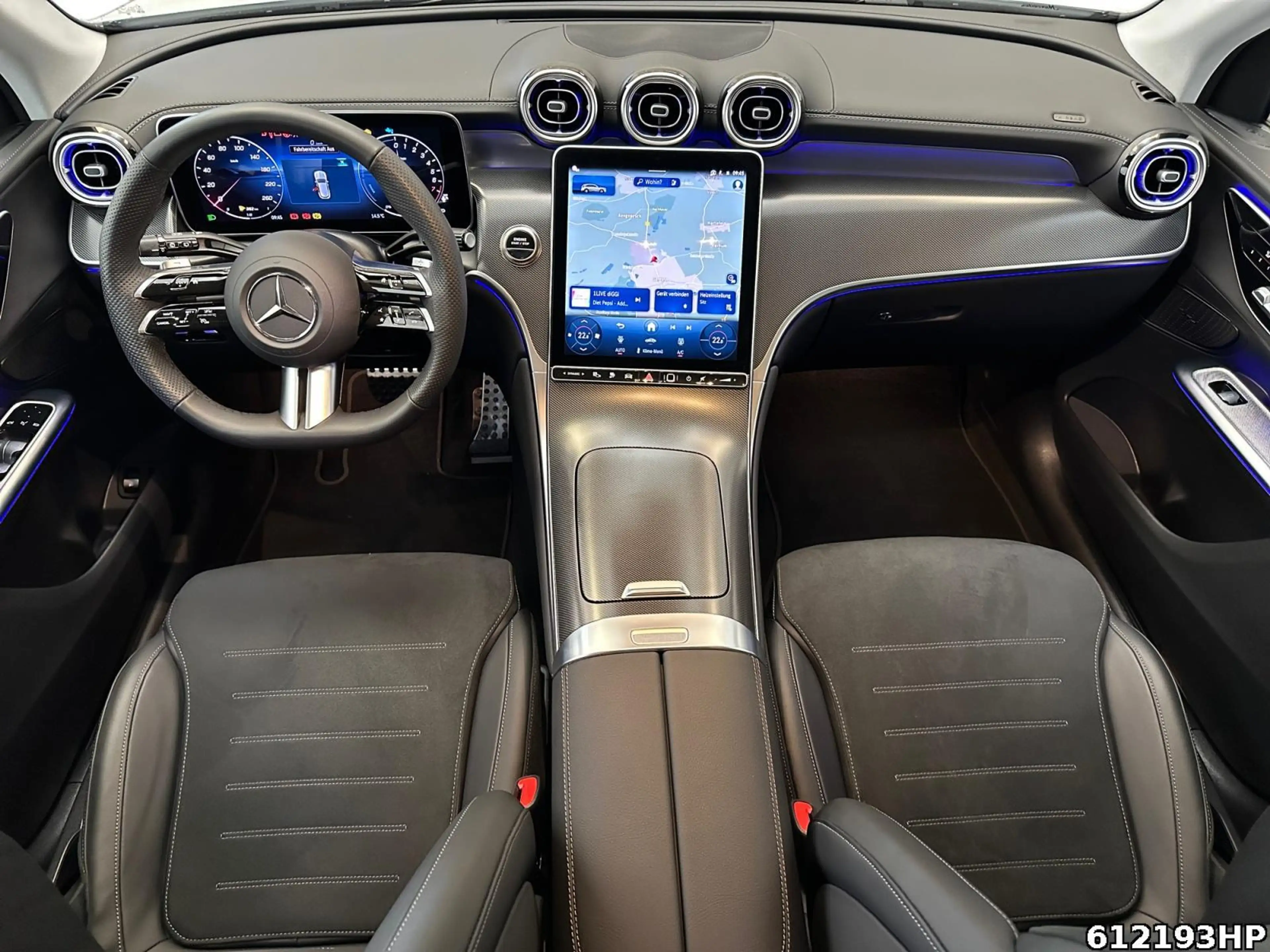 Mercedes-Benz GLC 300 e 4M AMG AHK Digital Light Keyless 360° — photo 12