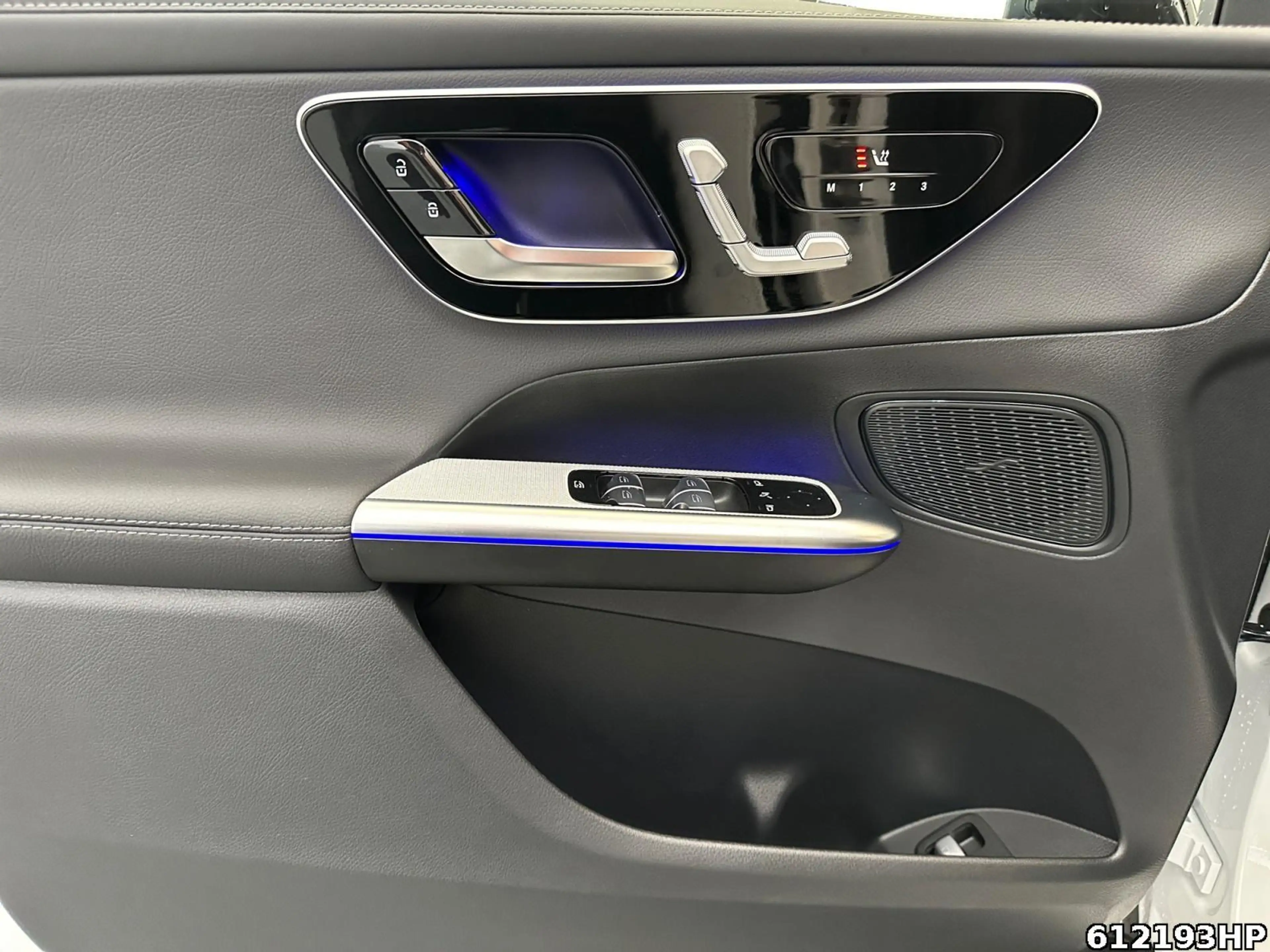 Mercedes-Benz GLC 300 e 4M AMG AHK Digital Light Keyless 360° — photo 9