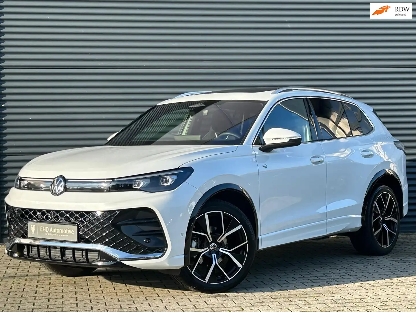 Volkswagen Tiguan 1.5 eTSI R-Line | Nieuw model | Pano | HuD | Trekh Blanco - 1