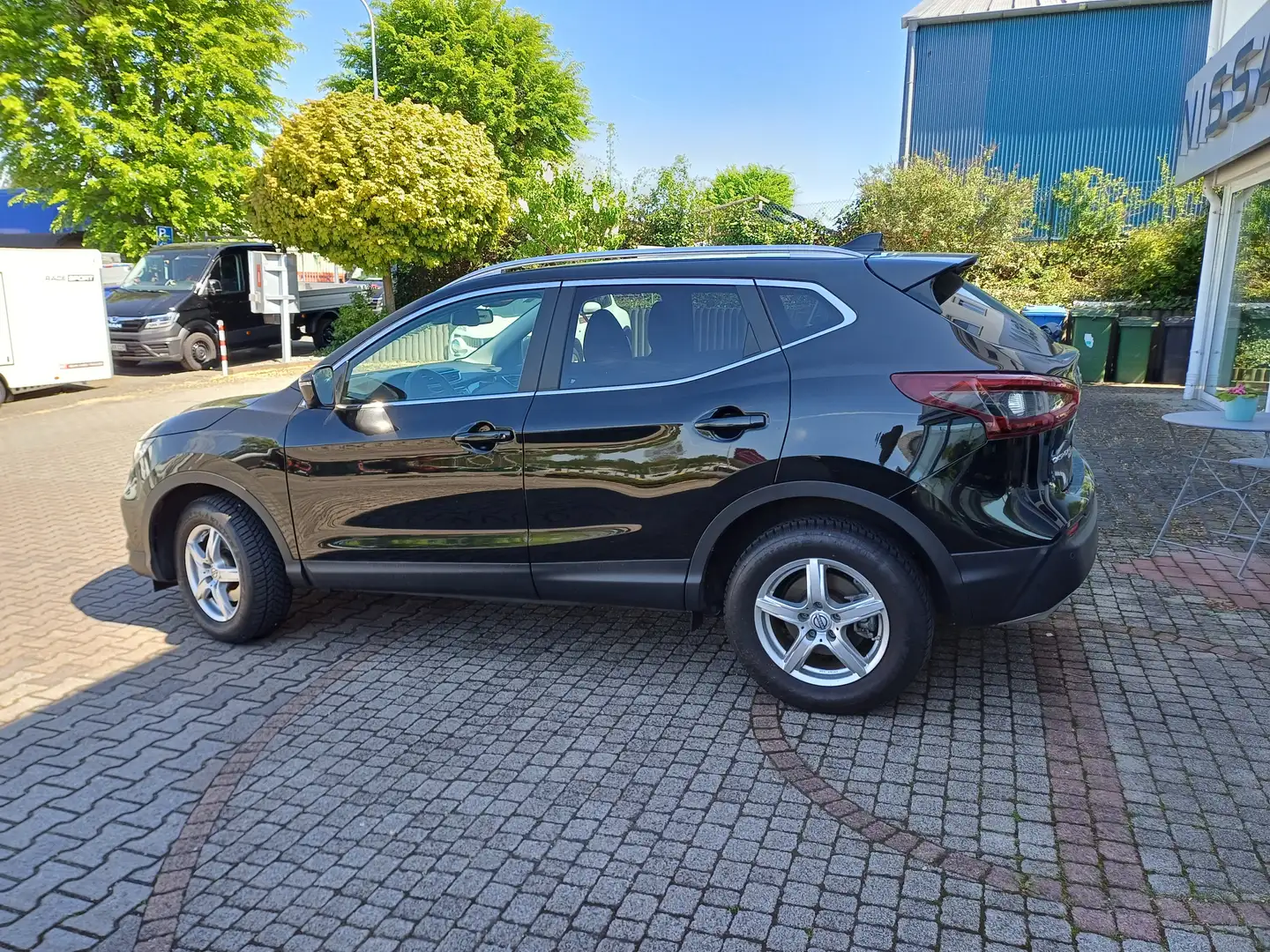Nissan Qashqai 1.3 DIG-T ZAMA Schwarz - 2