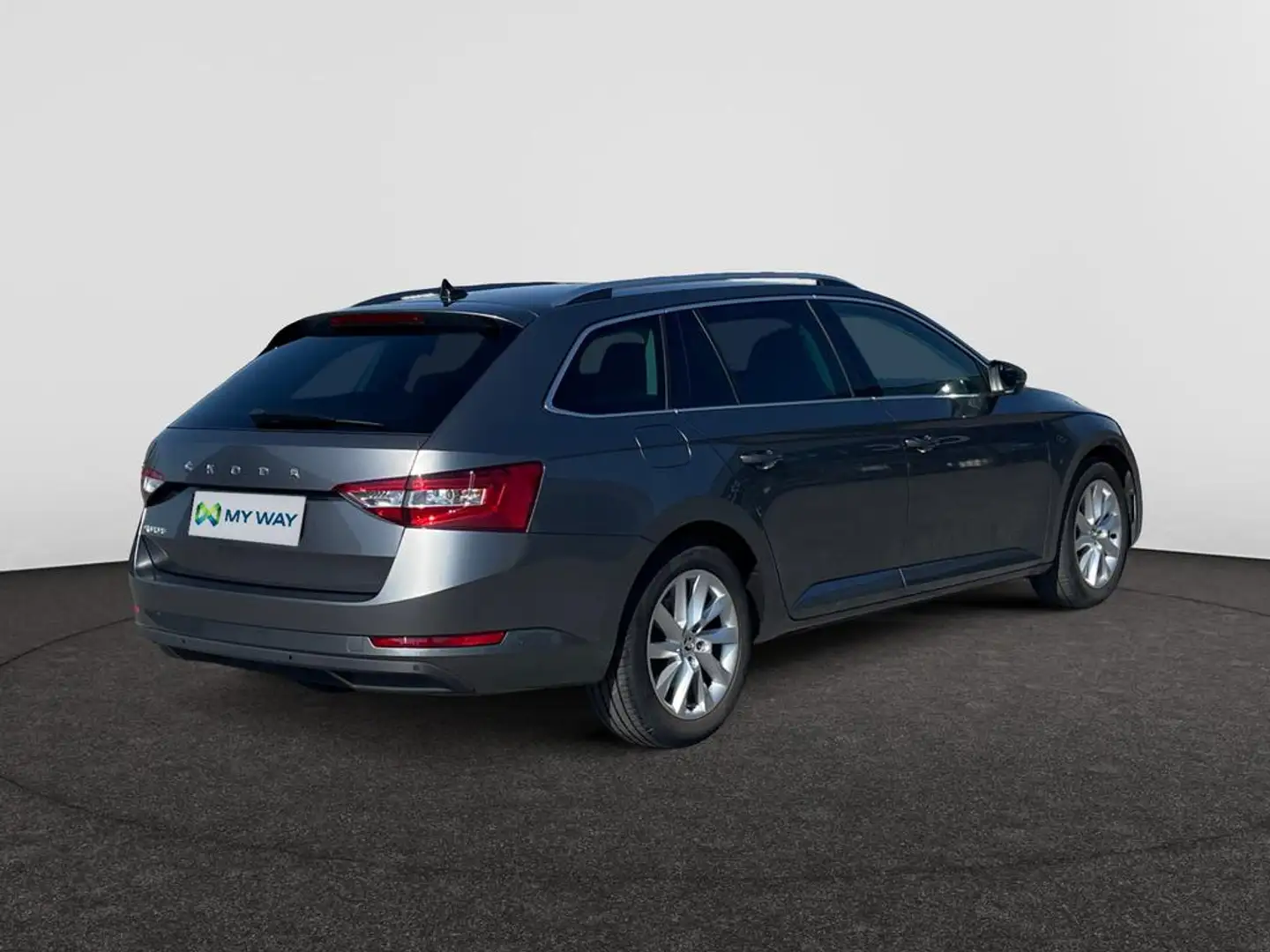 Skoda Superb Clever+ 2.0 TDI 150pk/// Met wegklapbare trekhaak Grijs - 2