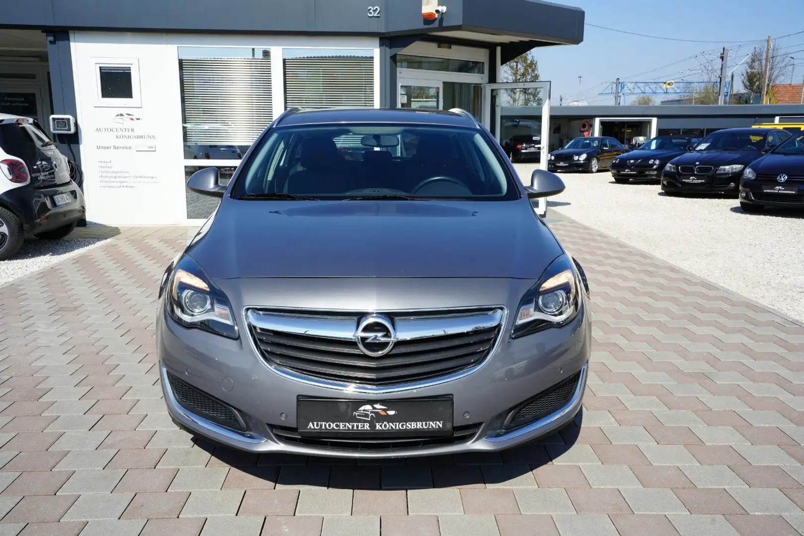 Opel Insignia 1.6 Sports Tourer*Automatik*Navi*PDC... Grau - 2