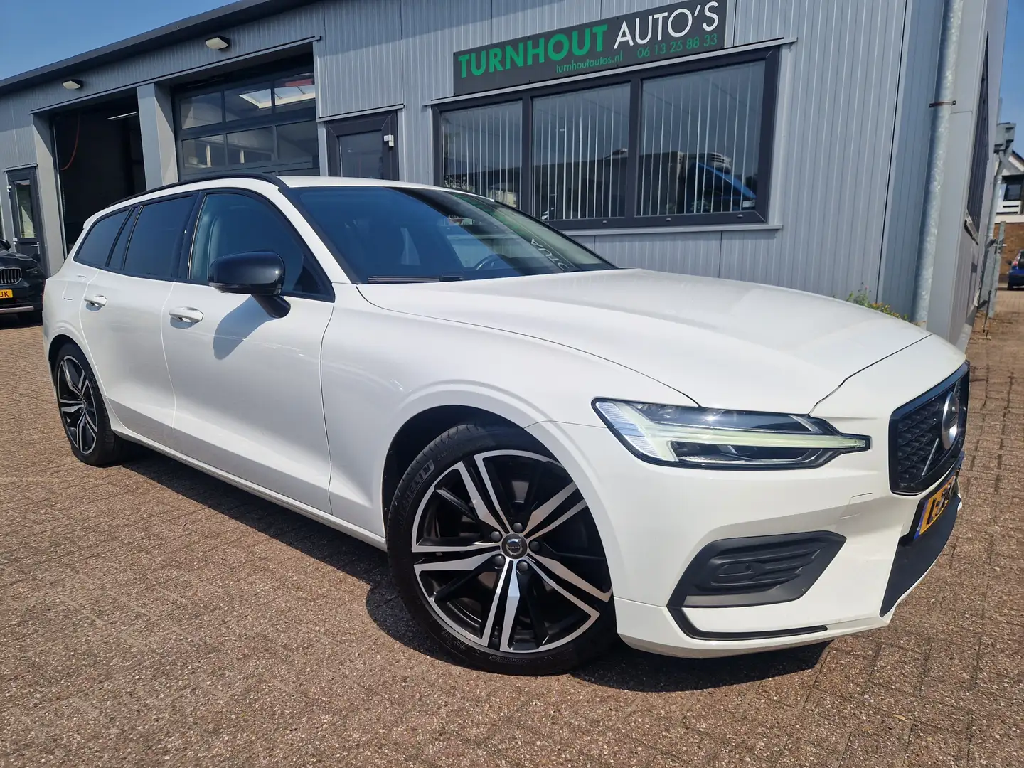 Volvo V60 2.0 B3 Advantage Sports Pack NL Auto | Cam | Blis Wit - 1