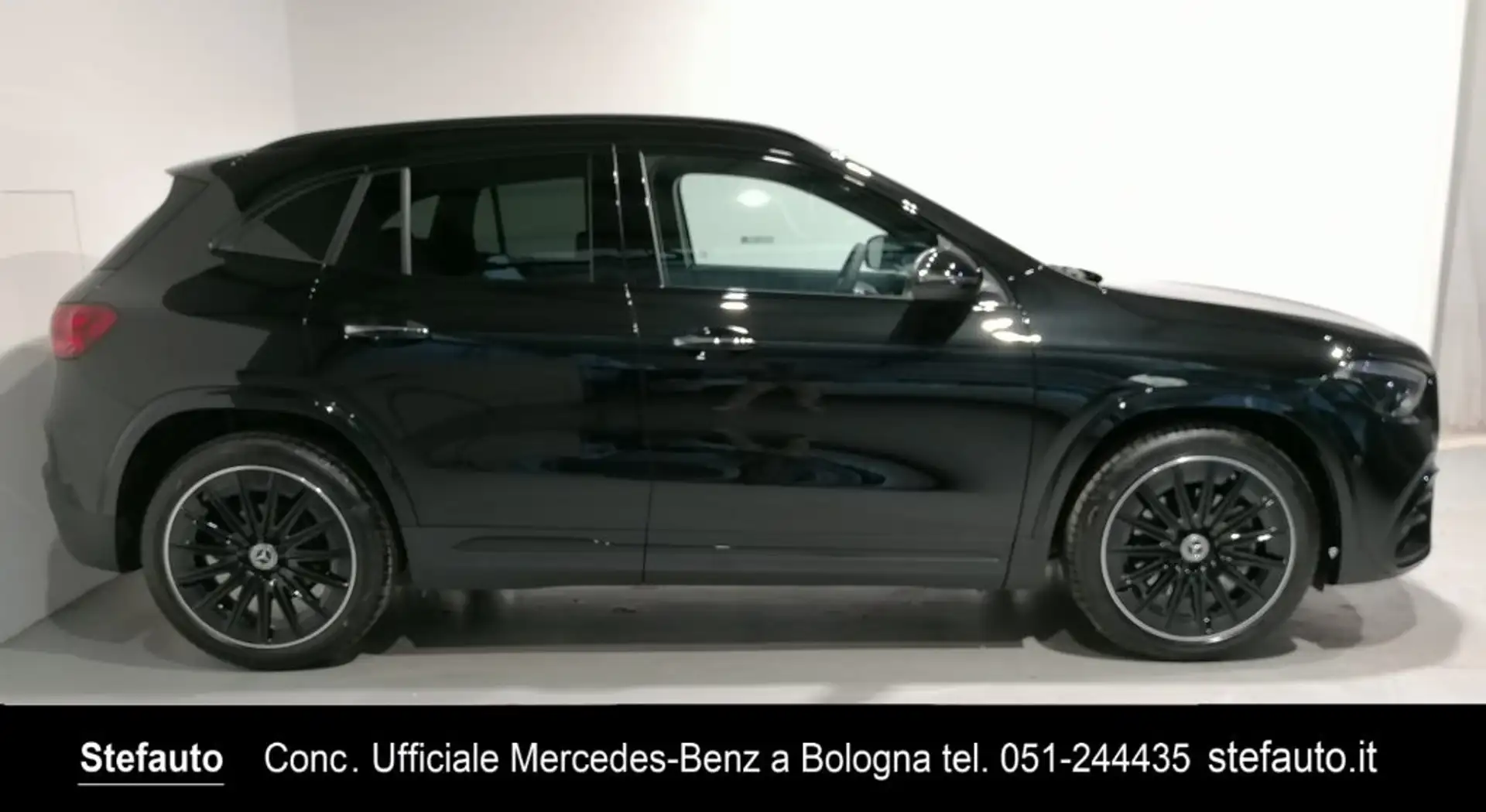Mercedes-Benz GLA 200 d Automatic AMG Line Advanced Plus Zwart - 2