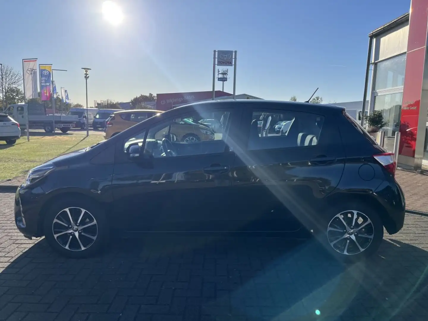 Toyota Yaris 1.0 VVT-i Team Deutschland - 2