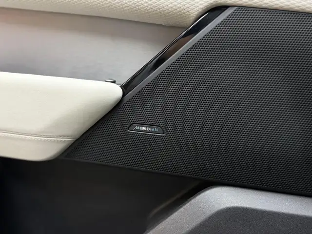 Land Rover Range Rover Velar view 11