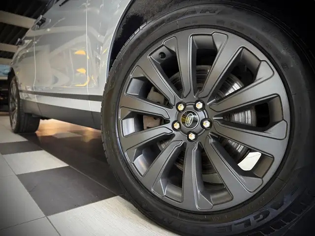Land Rover Range Rover Velar view 6