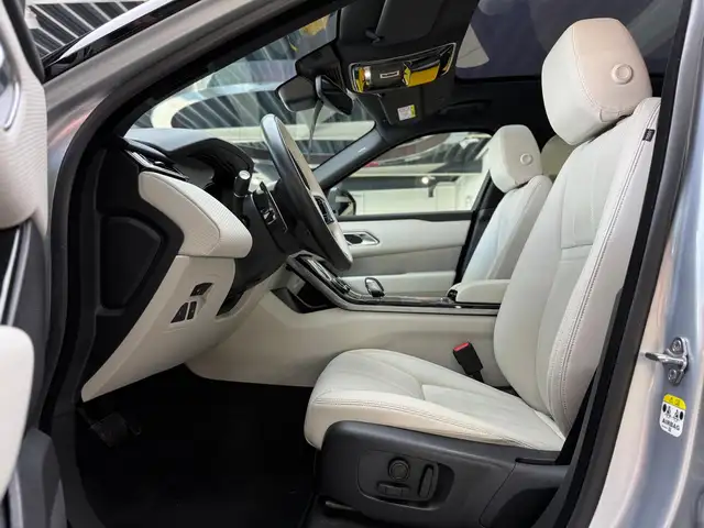 Land Rover Range Rover Velar view 13