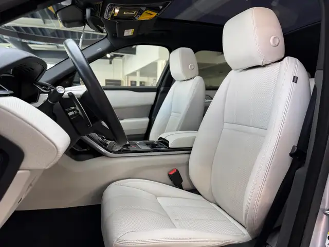 Land Rover Range Rover Velar view 14