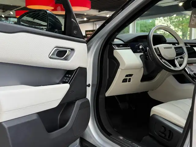Land Rover Range Rover Velar view 10