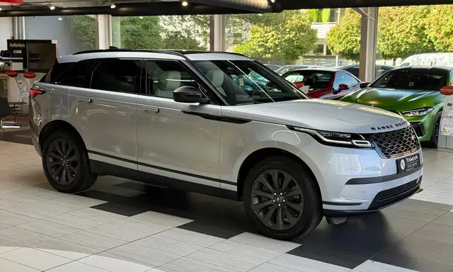 Land Rover Range Rover Velar view 4