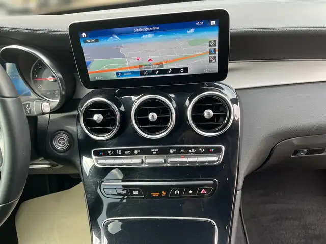 Mercedes-Benz GLC view 12