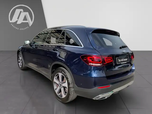 Mercedes-Benz GLC view 3