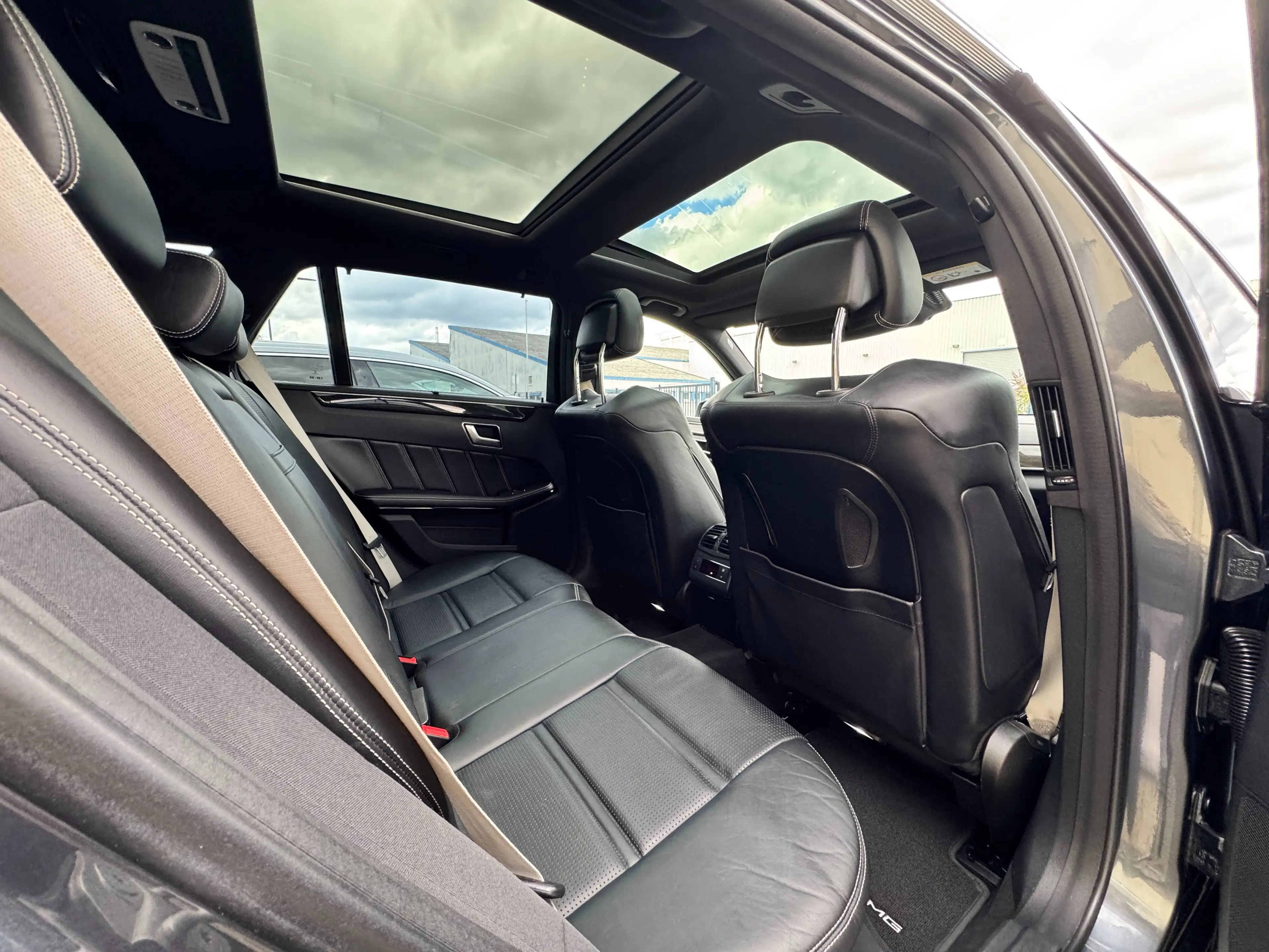 Mercedes-Benz E 63 AMG E 63 S AMG 5.5L Bi-Turbo 4Matic Harman Kardon Panorama LED SHZ+Belüftung 360° Kam — photo 14