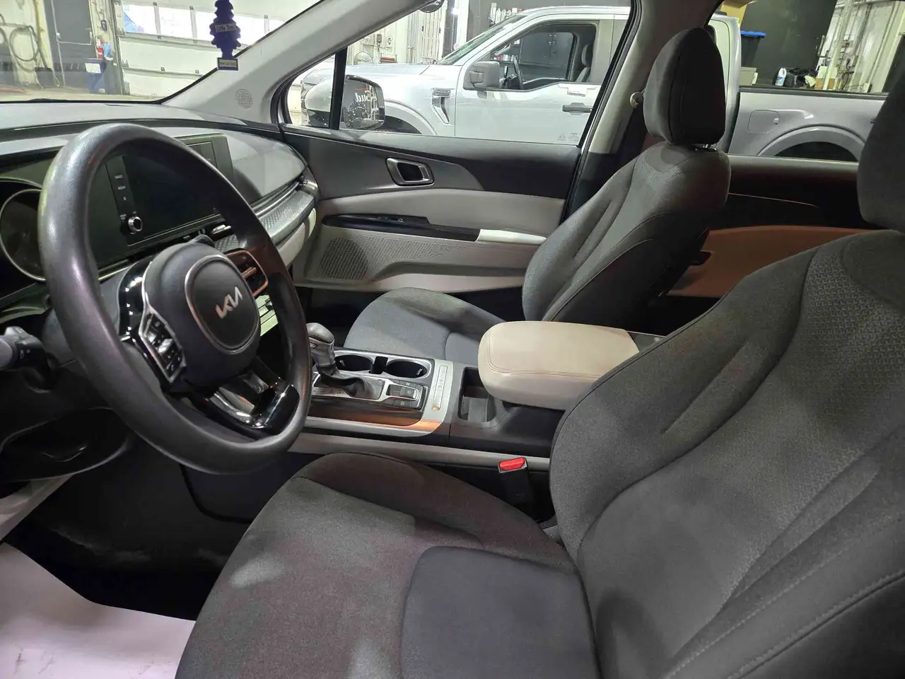 Kia Carnival снимка Kia Carnival