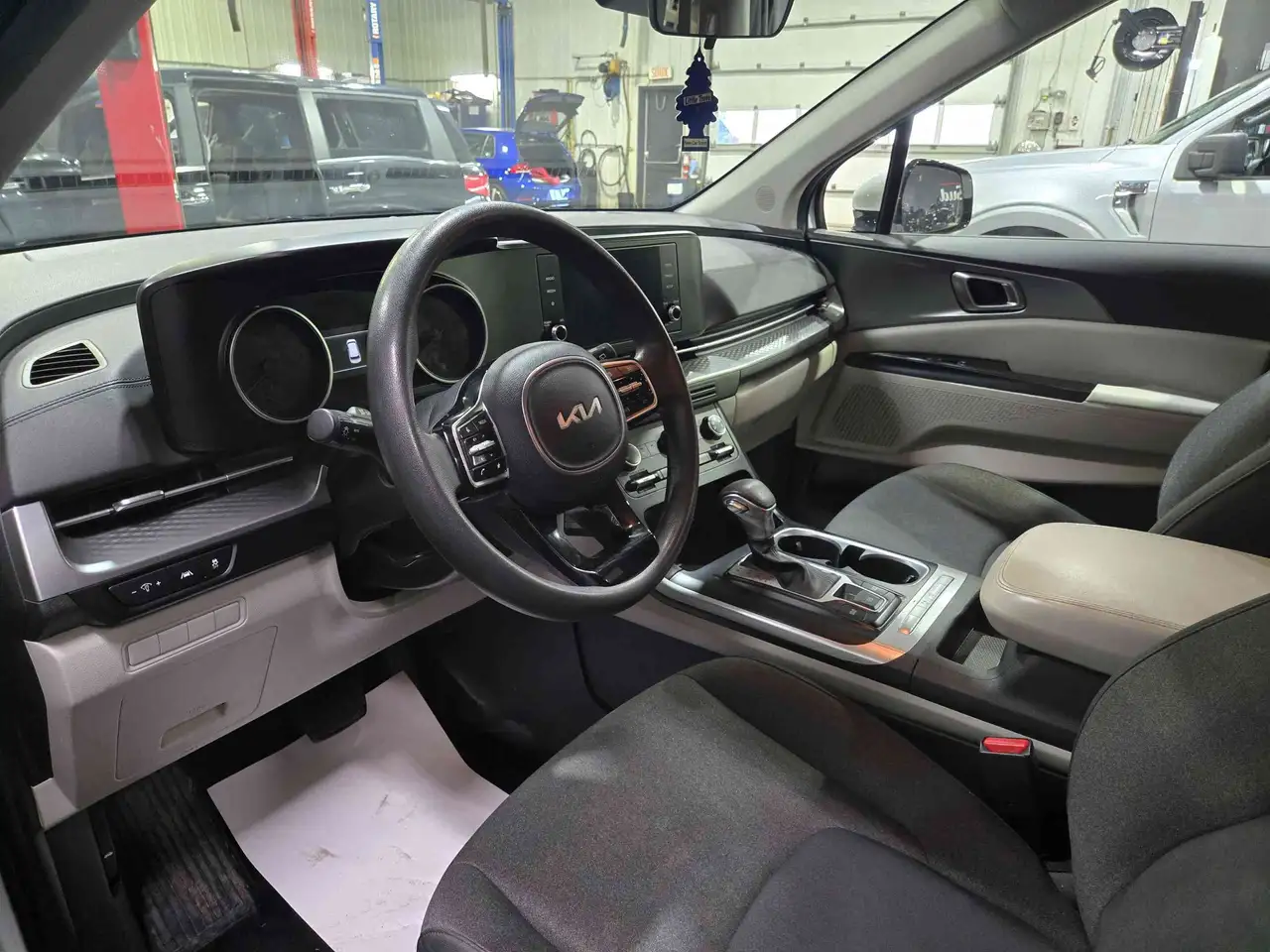 Kia Carnival снимка Kia Carnival