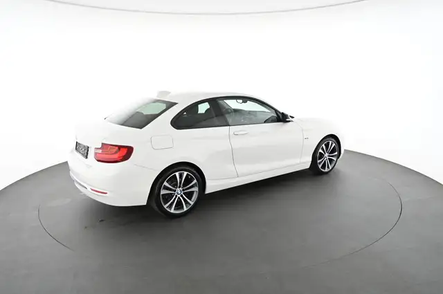 BMW 2 Series view 4