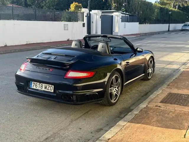 Porsche 911 view 5