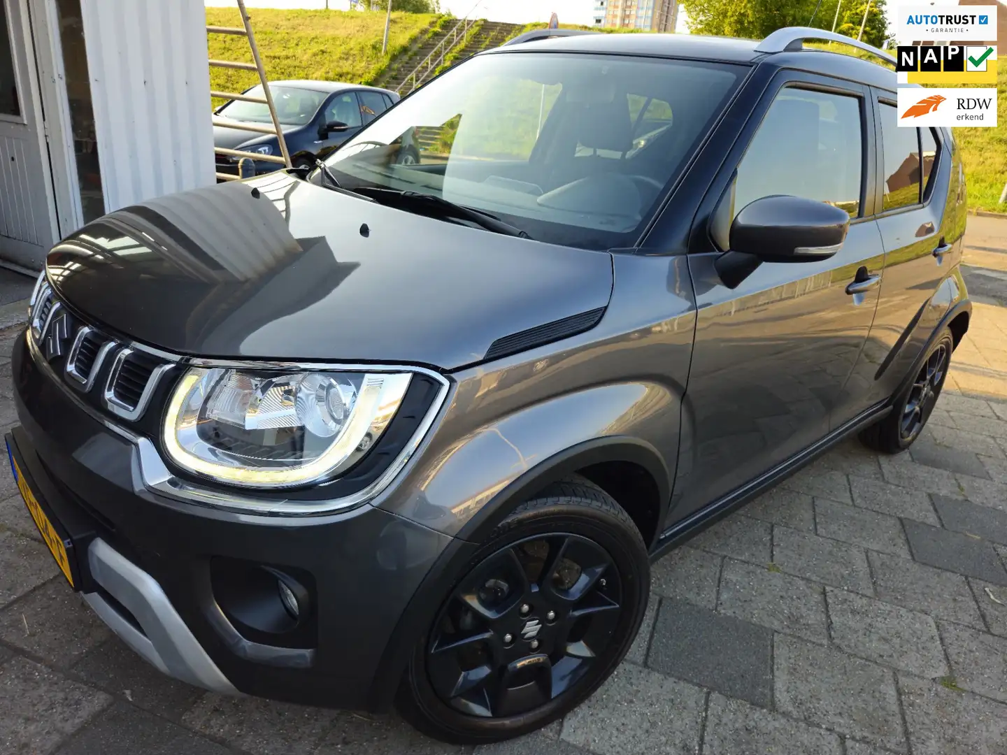 Suzuki Ignis 1.2 Smart Hybrid Select Grijs - 1