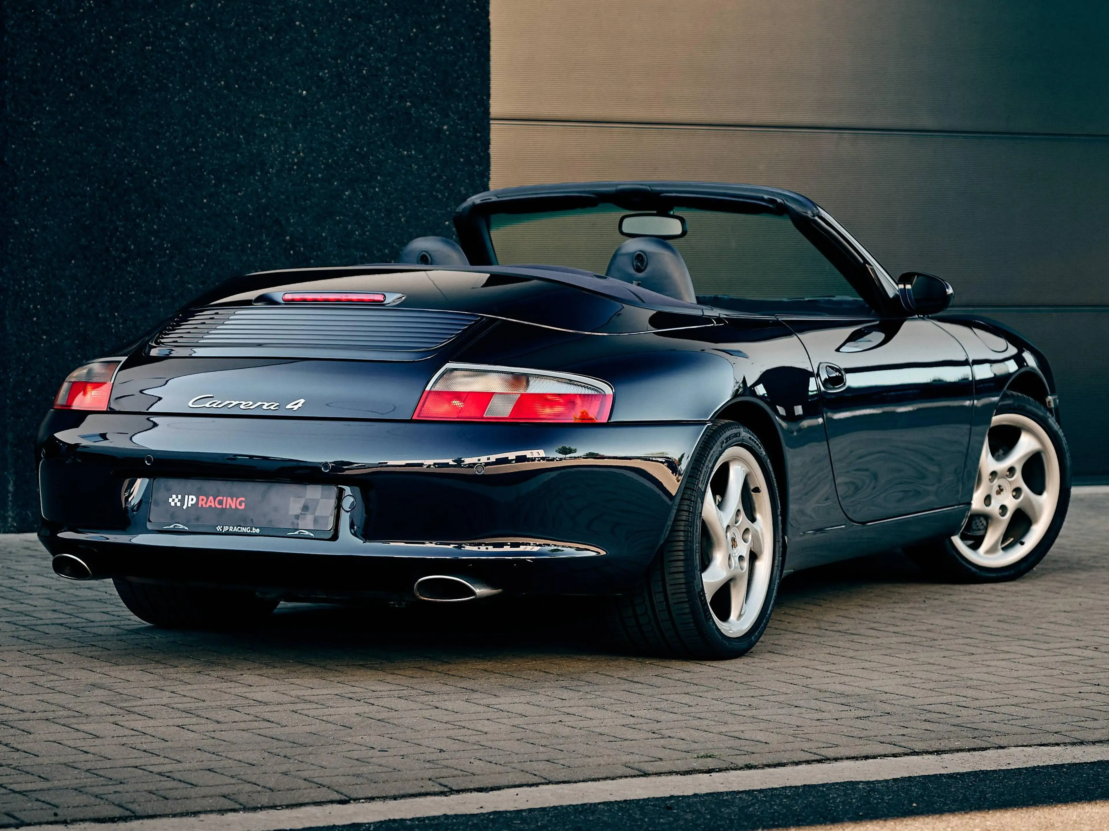 Porsche 996 Carrera 4 cabrio tiptronic volleder/PCM/18"/exclusive opties leder — photo 2