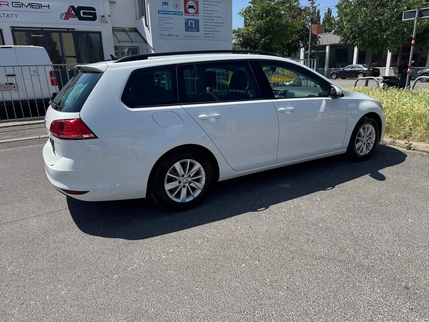 Volkswagen Golf VII Variant Rabbit 1.6 TDI*NAVI*AHK* Blanc - 2