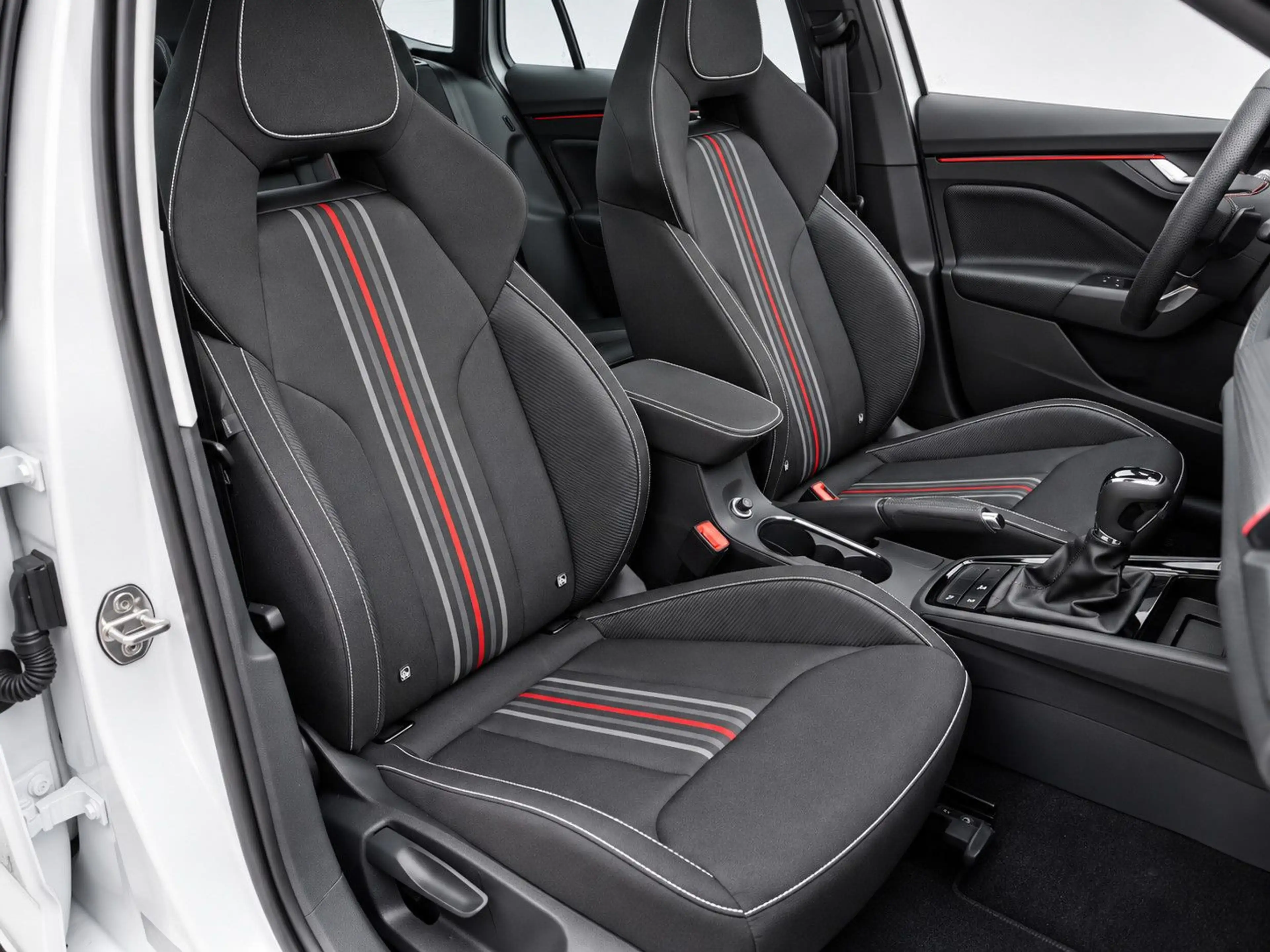 Skoda Scala 116 PS DSG Monte Carlo AHKupp Navi-App LED — photo 10