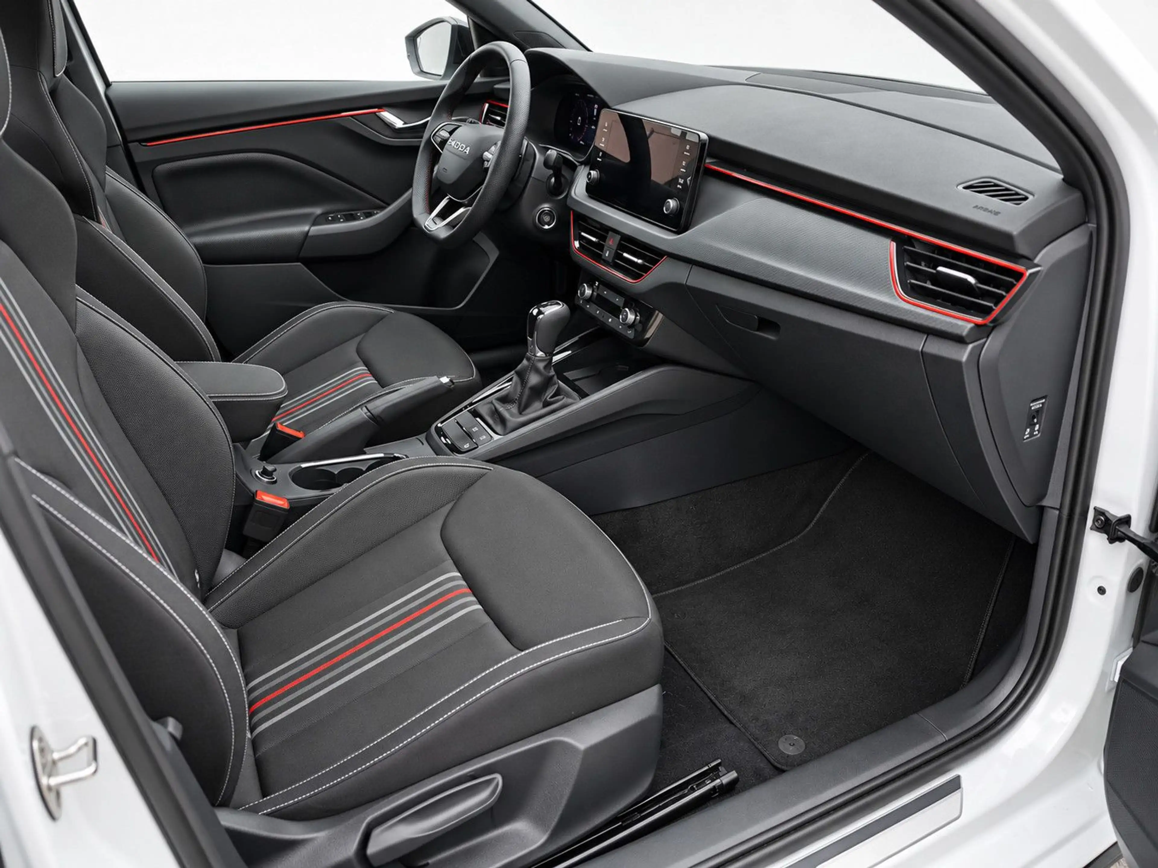 Skoda Scala 116 PS DSG Monte Carlo AHKupp Navi-App LED — photo 9